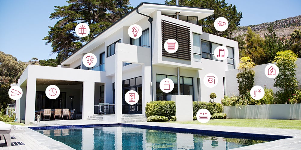Intérieur de maison intelligente haut de gamme avec éclairage moderne et automatisation